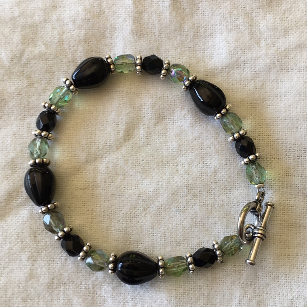 Bracelet black and light green beads